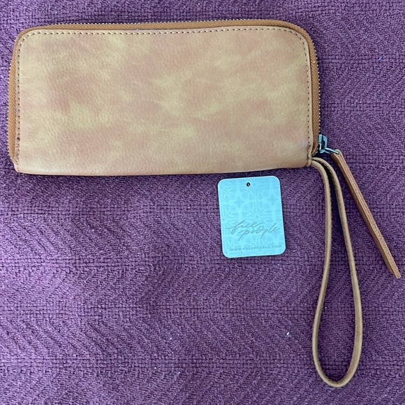 Free People- vegan leather tan wallet - new with tags! Never used. - Picture 2 of 4
